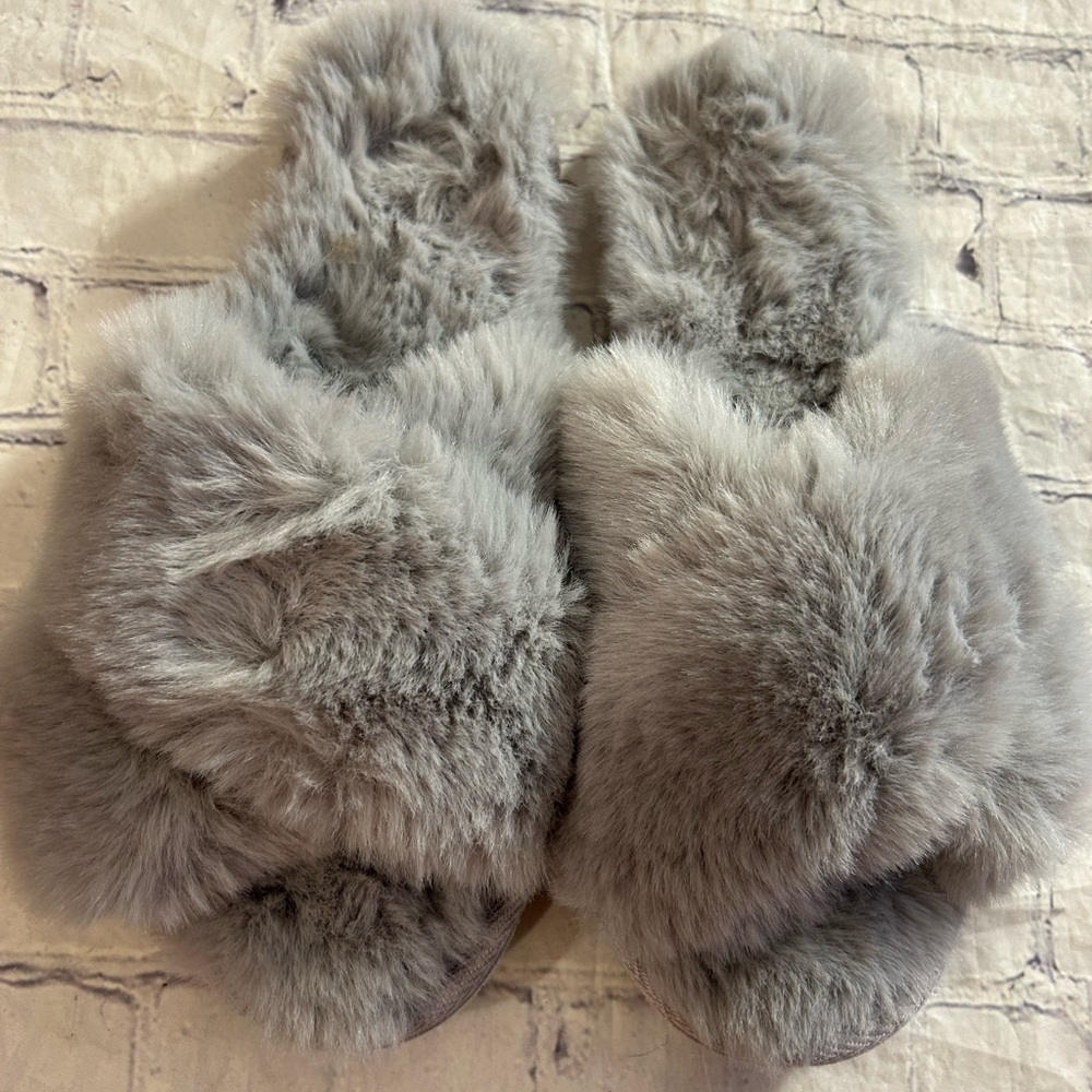 LC LAUREN CONRAD LIGHT GRAY FUZZY SLIPPERS CRISS-CROSS TOP WOMENS SIZE XL(9-10)